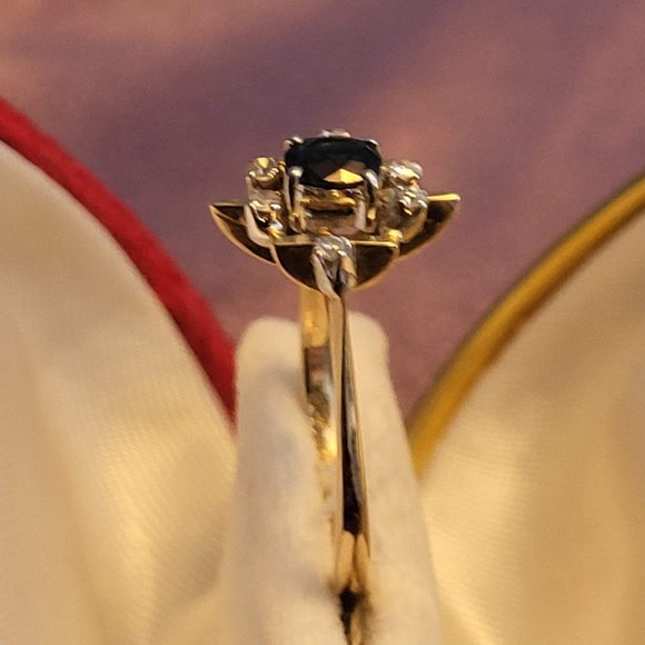 14K Gold Ring with gemstones (small diamonds and saphire) - Picture 10 of 14